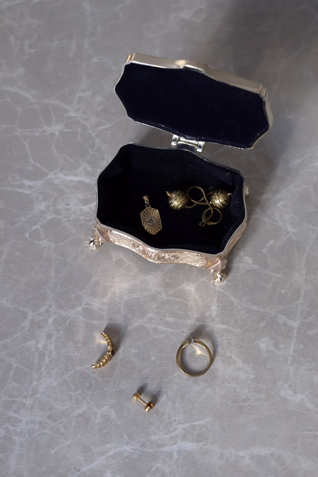 Old gold chains and jewellery laid out on a table